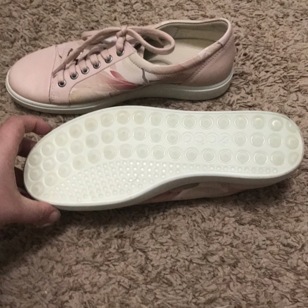 Floral shoes - Picture 3 of 3